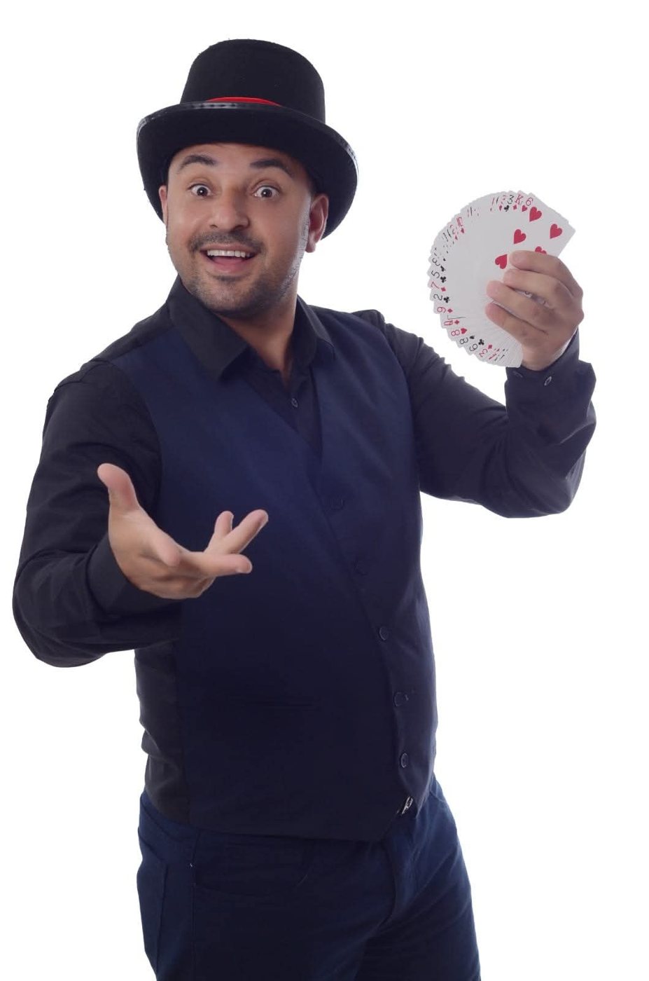 Viny O Mágico com um leque de cartas